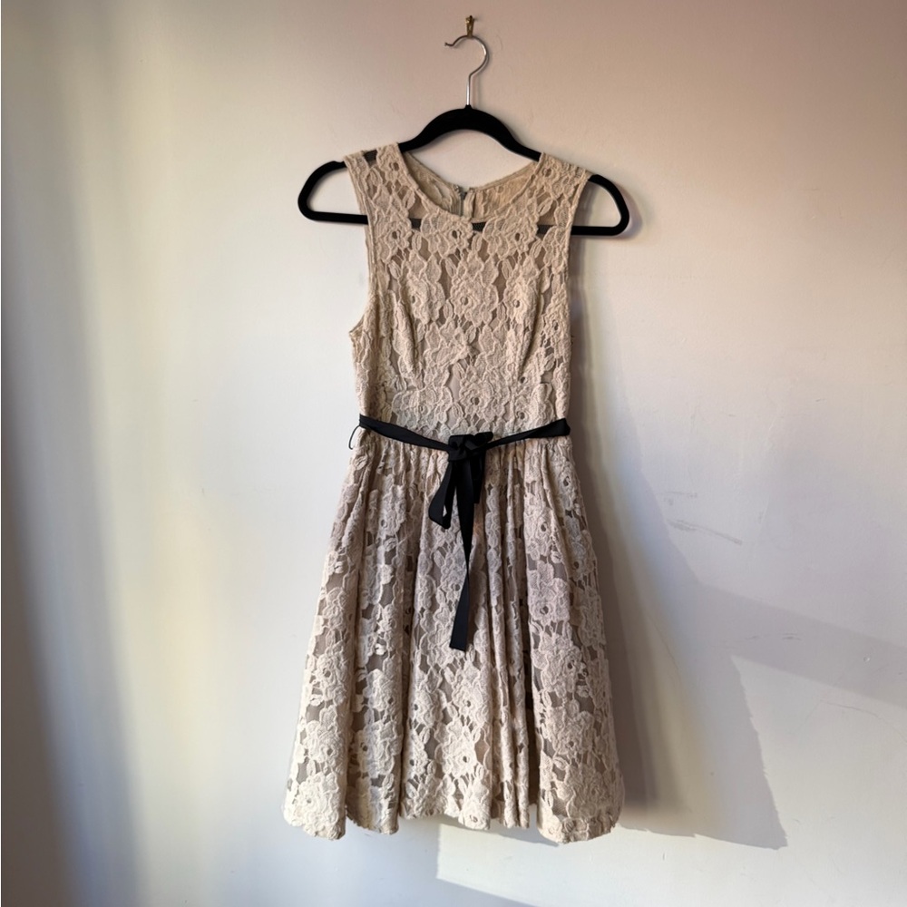 Tracy Reese Elegant Lace Dress with Black Ribbon